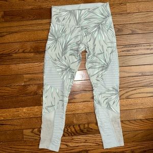 VS PINK ULTIMATE WORKOUT LEGGING. Size XS.